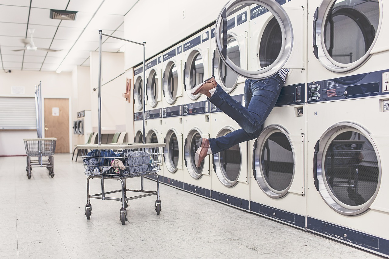 Top 10 Benefits of Installing Commercial Washing Machines at Your Laundrette