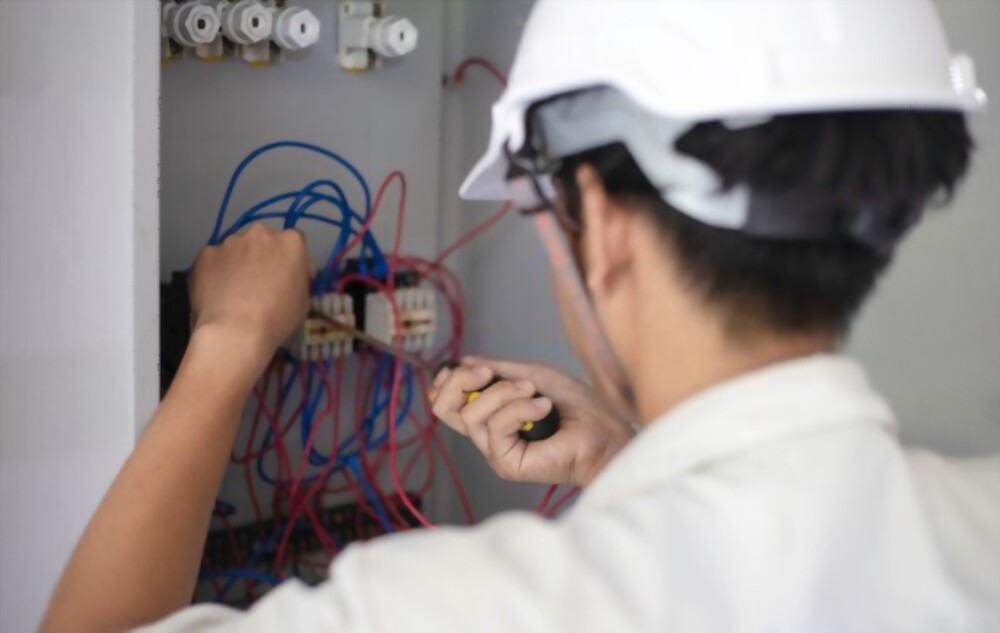 Benefits of Hiring Emergency Electrician