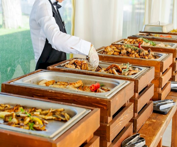 5 Benefits of Hiring Catering for Corporate Events