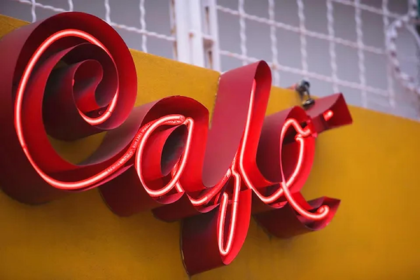 Choosing the Right Sign Maker for Your Business Needs