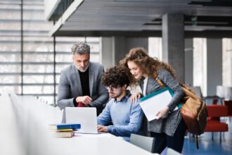 How Do You Balance Research and Writing in a PhD Dissertation?