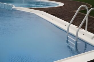 Smart Decoration and Landscaping Ideas Around your Above Ground Pool