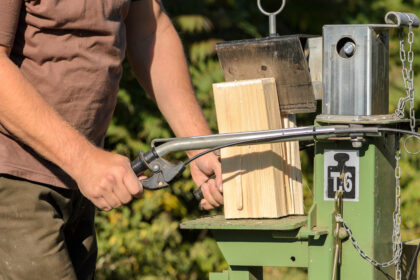 Choosing the Perfect Log Splitter: A Comprehensive Guide to The Right Choice For Your Wood-Splitting Needs