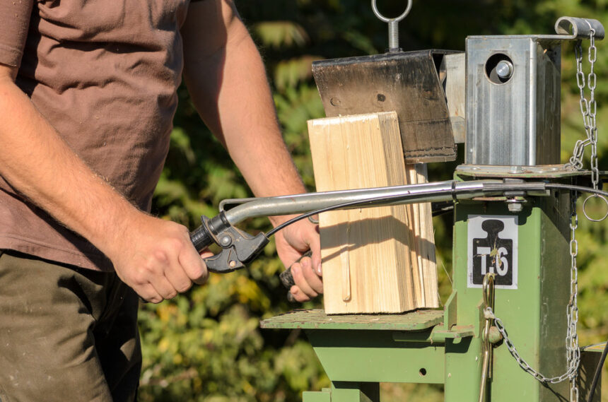 Choosing the Perfect Log Splitter: A Comprehensive Guide to The Right Choice For Your Wood-Splitting Needs