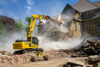 Choosing the Right Residential Demolition Contractor for Your Home